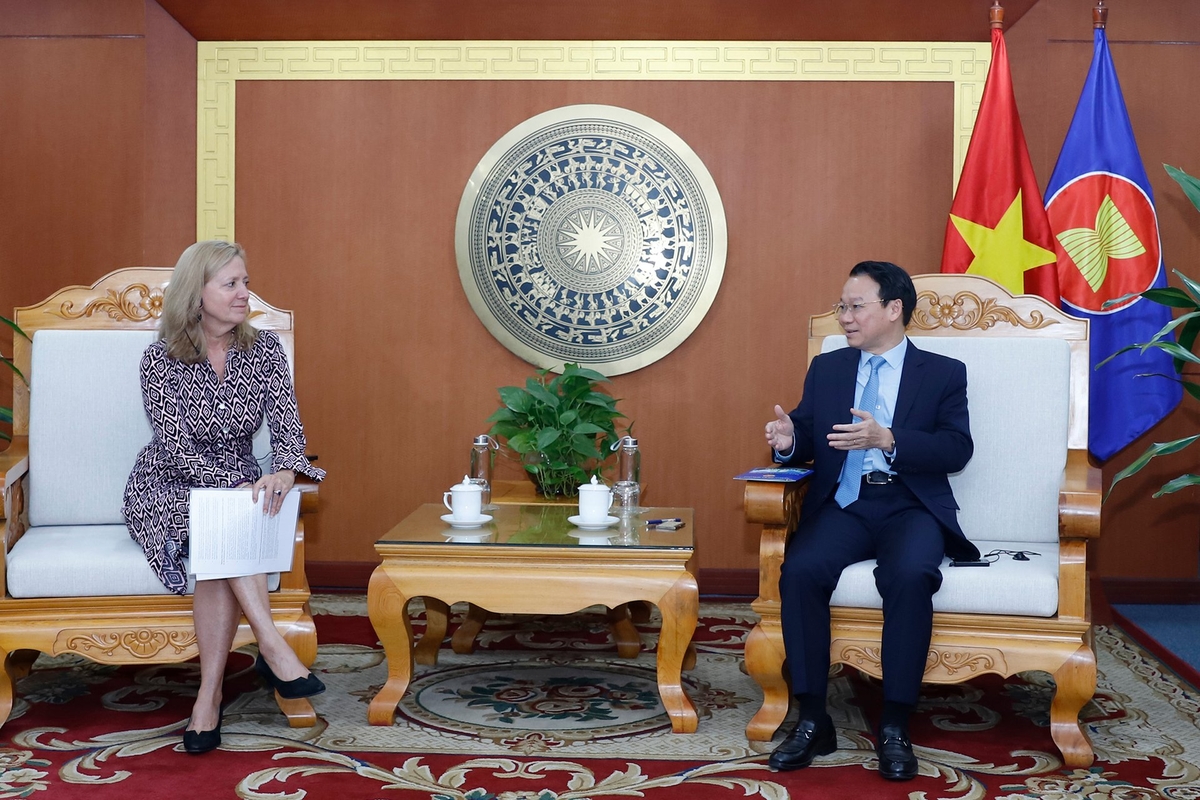 Bộ trưởng Đỗ Đức Duy tiếp và làm việc với bà Mariam Sherman - Giám đốc quốc gia Việt Nam của Ngân hàng Thế giới (kiêm Lào và Campuchia) cùng các thành viên trong Đoàn công tác của Ngân hàng Thế giới (WB). Bộ trưởng Đỗ Đức Duy tiếp và làm việc với bà Mariam Sherman - Giám đốc quốc gia Việt Nam của Ngân hàng Thế giới (kiêm Lào và Campuchia) cùng các thành viên trong Đoàn công tác của Ngân hàng Thế giới (WB).
