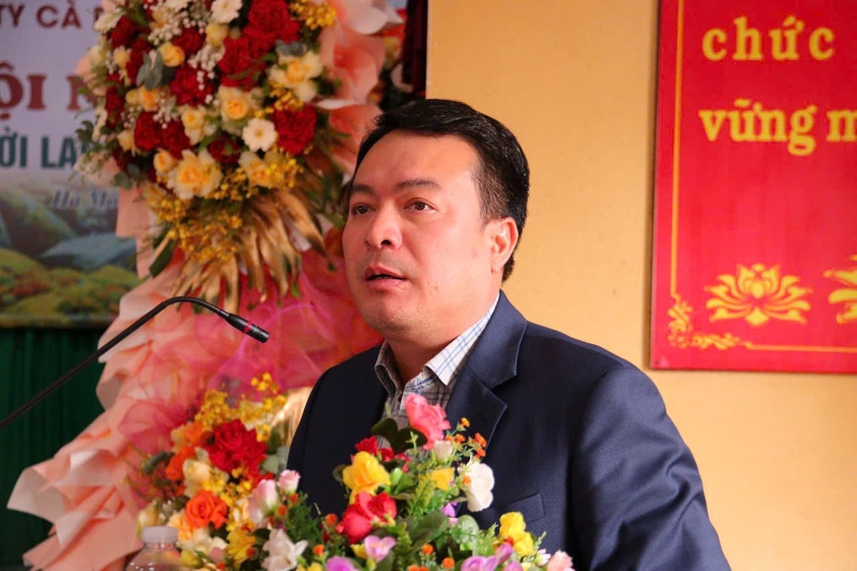 Ông Đặng Hồng Tuấn, Tổng Giám đốc Tổng Công ty Cà phê Việt Nam, chỉ đạo hội nghị. Ảnh: Ngọc Thăng. Ông Đặng Hồng Tuấn, Tổng Giám đốc Tổng Công ty Cà phê Việt Nam, chỉ đạo hội nghị. Ảnh: Ngọc Thăng.