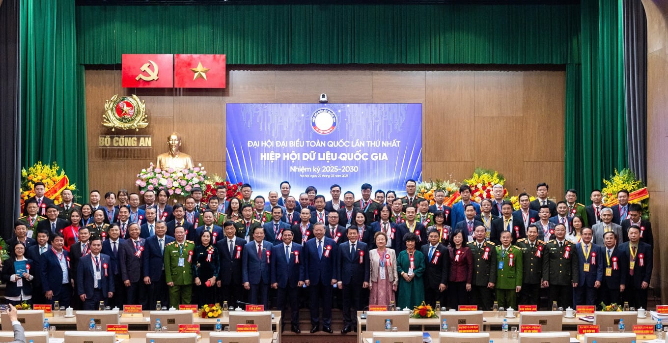 Các đại biểu tham dự Đại hội toàn quốc lần thứ nhất của Hiệp hội Dữ liệu Quốc gia. Ảnh: Minh Sơn. Các đại biểu tham dự Đại hội toàn quốc lần thứ nhất của Hiệp hội Dữ liệu Quốc gia. Ảnh: Minh Sơn.