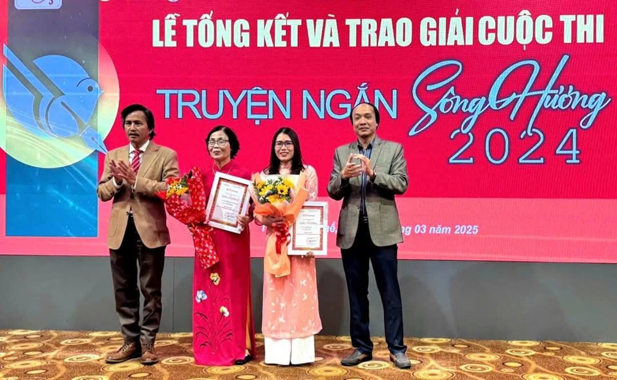Lễ tổng kết, trao giải 'Truyện ngắn Sông Hương 2024' vừa diễn ra tại Huế. Lễ tổng kết, trao giải 'Truyện ngắn Sông Hương 2024' vừa diễn ra tại Huế.