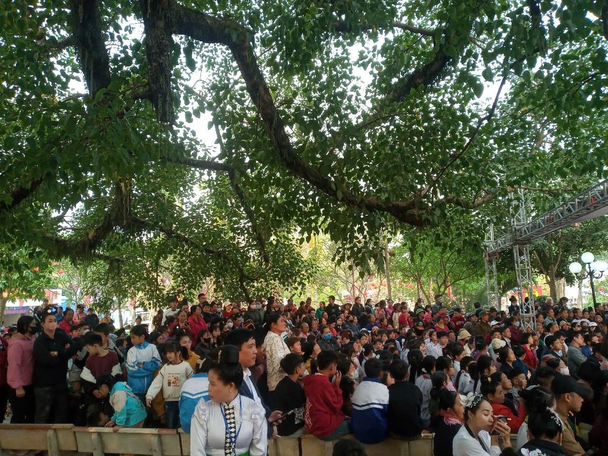 Đông đảo Nhân dân và du khách tham dự lễ hội. Ảnh: Trần Hương. Đông đảo Nhân dân và du khách tham dự lễ hội. Ảnh: Trần Hương.