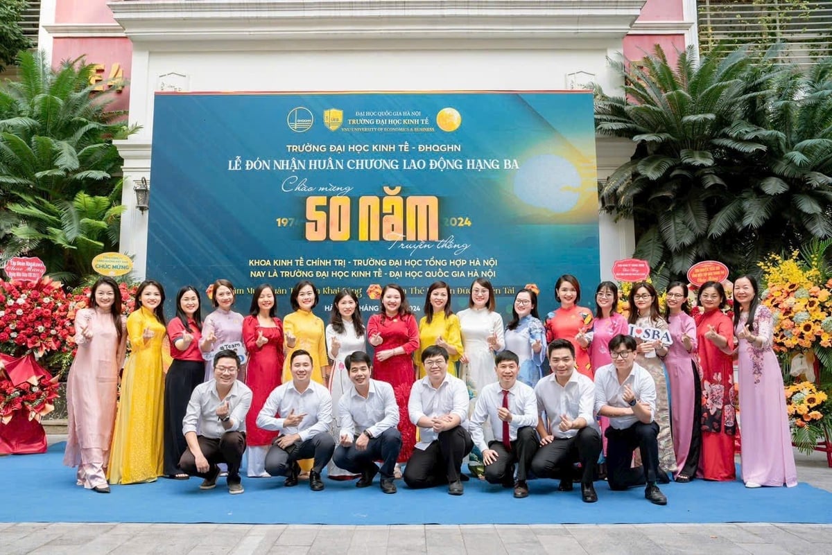 Ngoài nhiệm vụ chính là đào tạo nguồn nhân lực chuyên nghiệp cho xã hội, Viện Quản trị Kinh doanh còn cung cấp dịch vụ tư vấn chất lượng cao cũng như chuyển giao các tư tưởng mới về quản trị doanh nghiệp. Ảnh: Ueb.edu.vn. Ngoài nhiệm vụ chính là đào tạo nguồn nhân lực chuyên nghiệp cho xã hội, Viện Quản trị Kinh doanh còn cung cấp dịch vụ tư vấn chất lượng cao cũng như chuyển giao các tư tưởng mới về quản trị doanh nghiệp. Ảnh: Ueb.edu.vn.