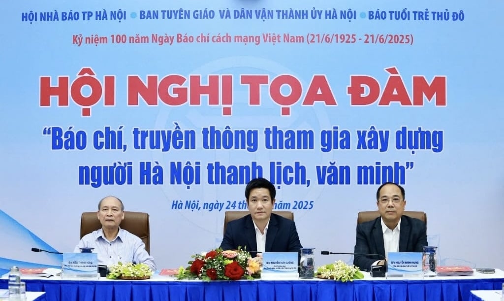 Ban Tuyên giáo và Dân vận Thành ủy Hà Nội, Hội Nhà báo TP. Hà Nội và Báo Tuổi trẻ Thủ đô tổ chức hội nghị tọa đàm 'Báo chí, truyền thông tham gia xây dựng người Hà Nội thanh lịch, văn minh'. Ảnh: Báo Tuổi trẻ Thủ đô. Ban Tuyên giáo và Dân vận Thành ủy Hà Nội, Hội Nhà báo TP. Hà Nội và Báo Tuổi trẻ Thủ đô tổ chức hội nghị tọa đàm 'Báo chí, truyền thông tham gia xây dựng người Hà Nội thanh lịch, văn minh'. Ảnh: Báo Tuổi trẻ Thủ đô.