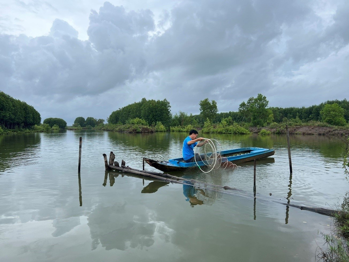 Fishing habits also need to change to protect seagrass and sustainable ecosystems. Photo: VAN.