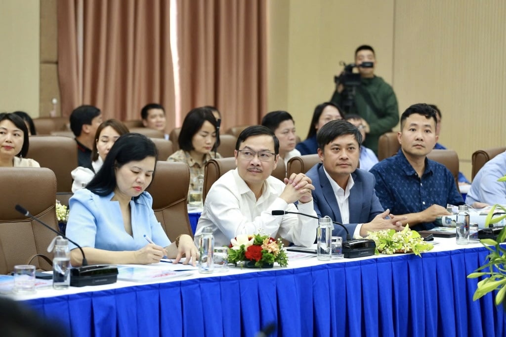 Tổng Biên tập Báo Nông nghiệp và Môi trường Nguyễn Ngọc Thạch (giữa) và các đại biểu tham dự toạ đàm. Ảnh: Báo Tuổi trẻ Thủ đô. Tổng Biên tập Báo Nông nghiệp và Môi trường Nguyễn Ngọc Thạch (giữa) và các đại biểu tham dự toạ đàm. Ảnh: Báo Tuổi trẻ Thủ đô.