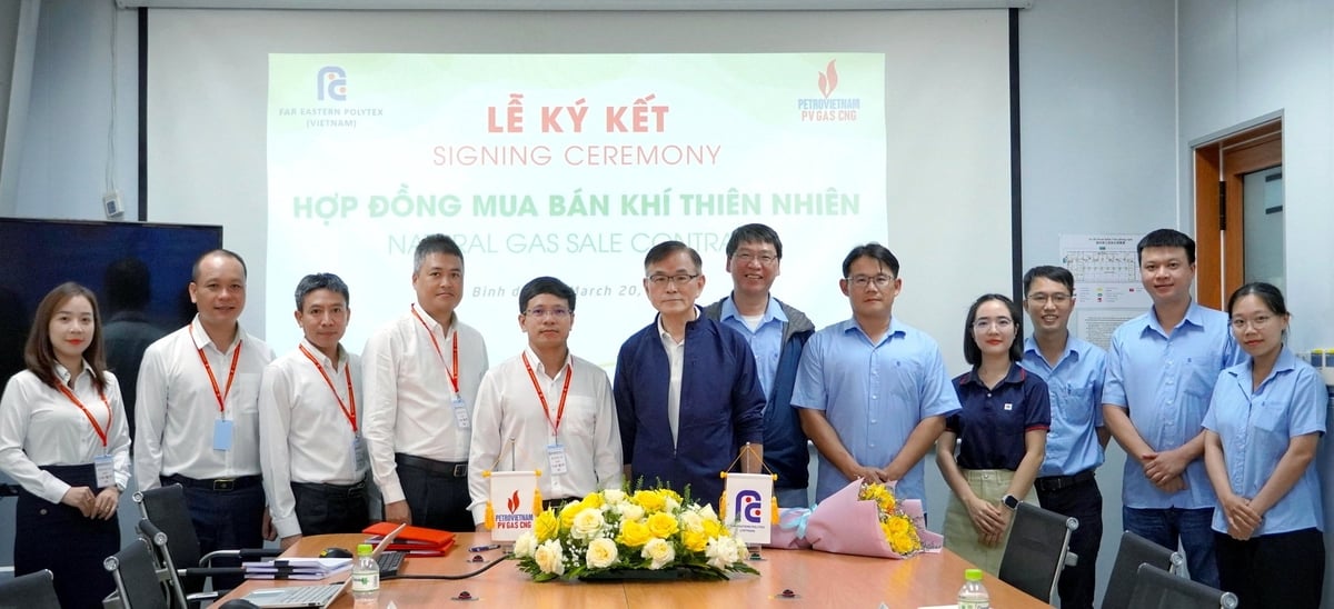 Đại diện PV GAS CNG và FEPV tại buổi ký kết Hợp đồng mua bán khí thiên nhiên. Ảnh: PV GAS. Đại diện PV GAS CNG và FEPV tại buổi ký kết Hợp đồng mua bán khí thiên nhiên. Ảnh: PV GAS.