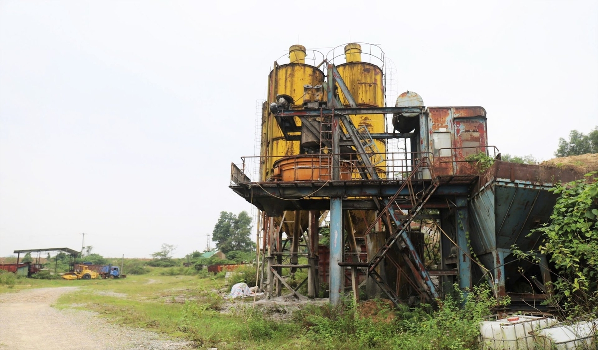 Nhiều thiết bị máy móc 'đắp chiếu' thời gian dài đã rỉ sét, hư hỏng. Ảnh: Thanh Nga. Nhiều thiết bị máy móc 'đắp chiếu' thời gian dài đã rỉ sét, hư hỏng. Ảnh: Thanh Nga.