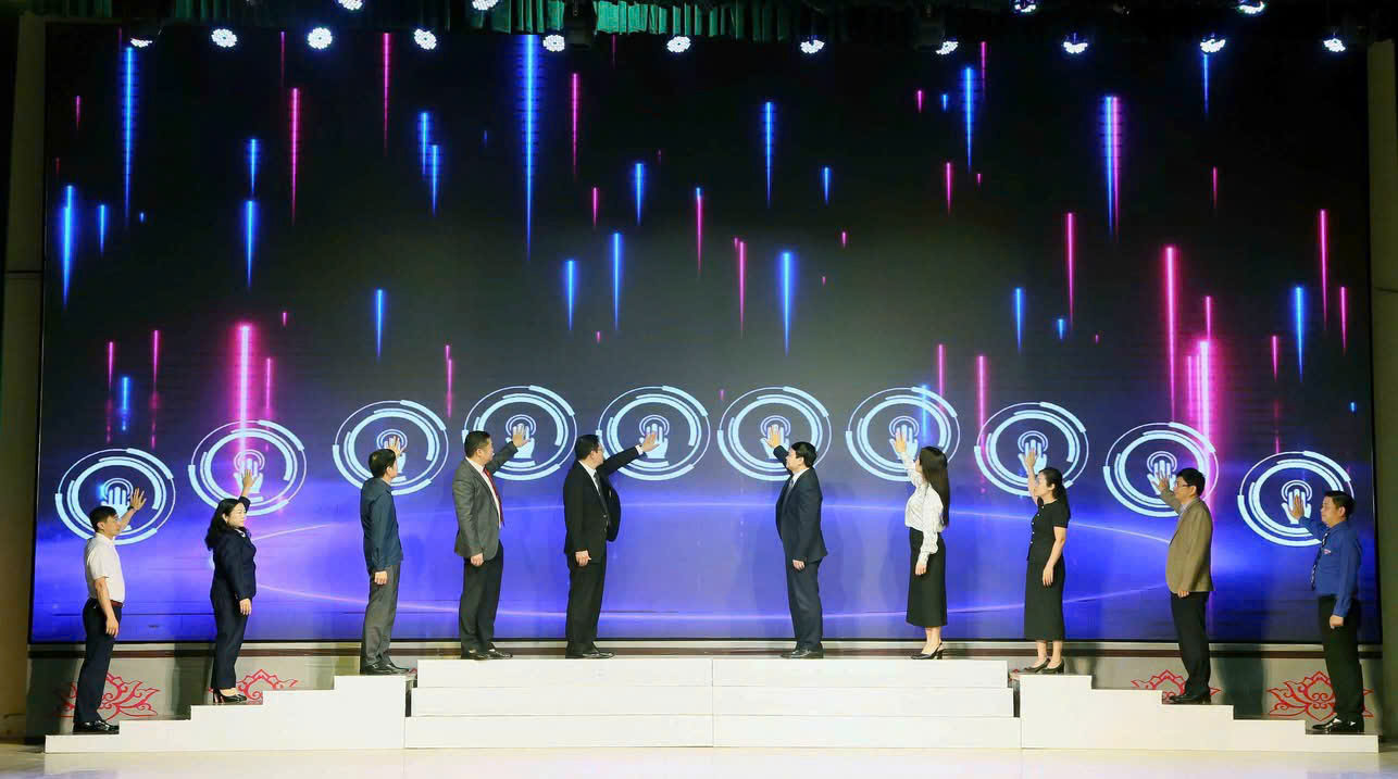 Các đại biểu phát động Tuần lễ gửi tiền tiết kiệm, chung tay vì người nghèo năm 2025. Ảnh: Tỉnh đoàn Sơn La. Các đại biểu phát động Tuần lễ gửi tiền tiết kiệm, chung tay vì người nghèo năm 2025. Ảnh: Tỉnh đoàn Sơn La.