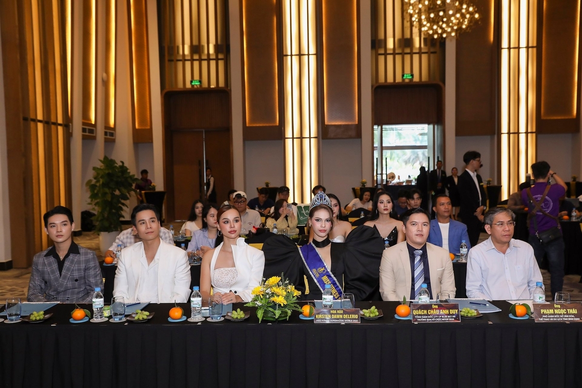 Ông Nguyễn Ngọc Thái, Phó Giám đốc Sở Văn hóa-Thể thao và Du lịch Bình Định (ngoài cùng bìa phải) dự buổi công bố cuộc thi Hoa hậu và Nam vương siêu mẫu thể hình thế giới-2025 công bố mùa thi thứ 3. Ảnh: BTC. Ông Nguyễn Ngọc Thái, Phó Giám đốc Sở Văn hóa-Thể thao và Du lịch Bình Định (ngoài cùng bìa phải) dự buổi công bố cuộc thi Hoa hậu và Nam vương siêu mẫu thể hình thế giới-2025 công bố mùa thi thứ 3. Ảnh: BTC.