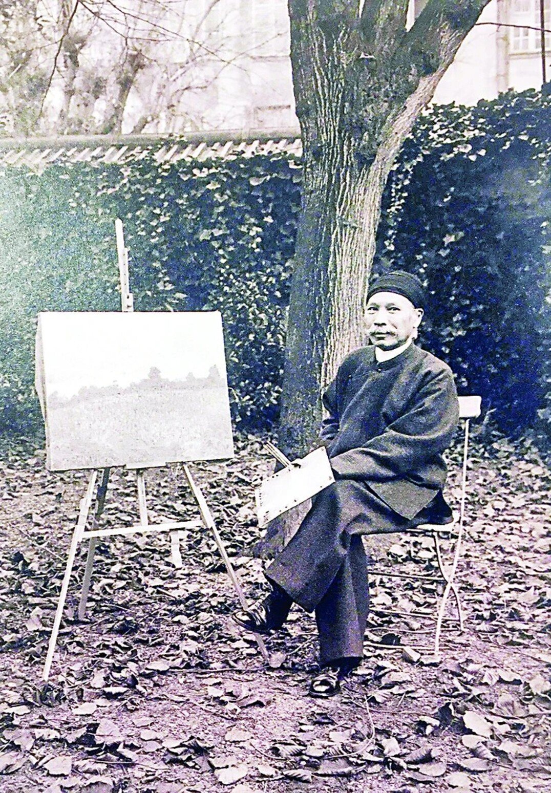 Vua Hàm Nghi năm 1926. Vua Hàm Nghi năm 1926.