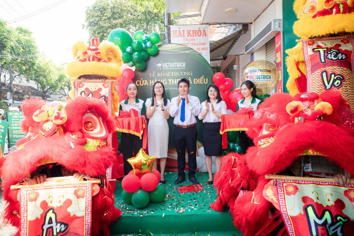 Khai trương cửa hàng thịt đà điểu VietOstrich. Ảnh: TL. Khai trương cửa hàng thịt đà điểu VietOstrich. Ảnh: TL.