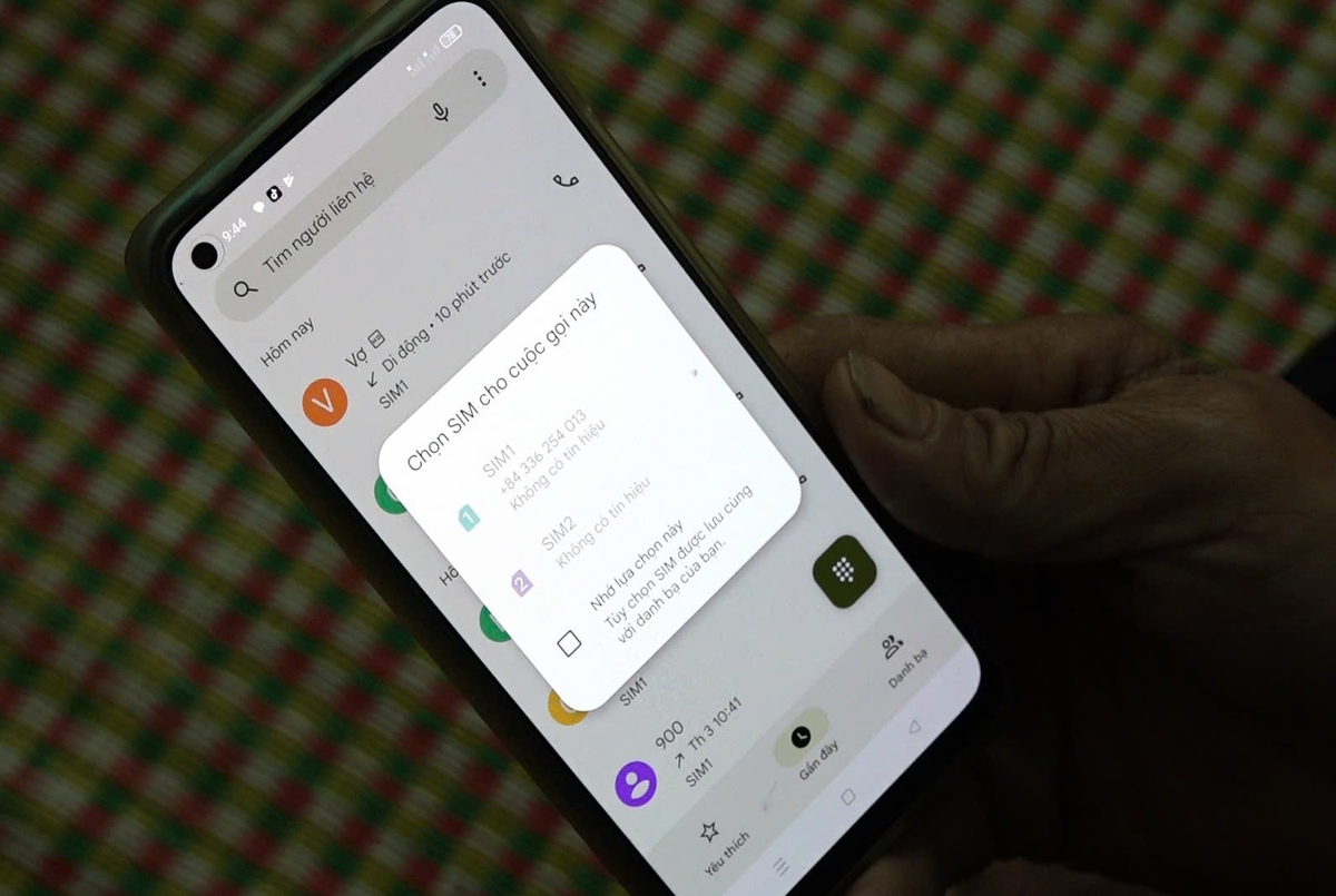Ở trong nhà người dân thuộc thôn Nước Đừng, Nà Làng, tình trạng không có sóng điện thoại đã diễn ra từ nhiều năm trước. Ảnh: Nguyễn Thành. Ở trong nhà người dân thuộc thôn Nước Đừng, Nà Làng, tình trạng không có sóng điện thoại đã diễn ra từ nhiều năm trước. Ảnh: Nguyễn Thành.