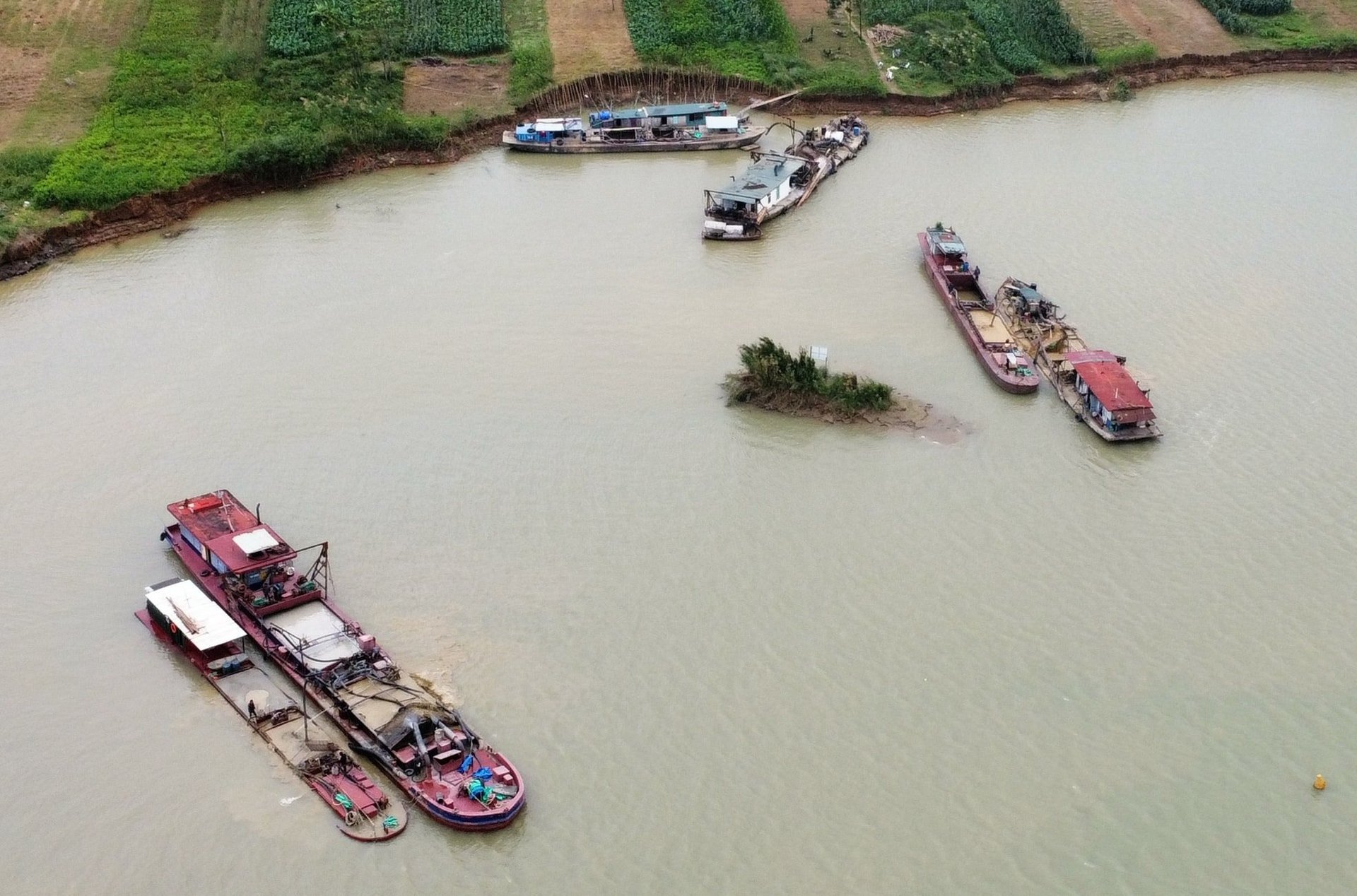 Hoạt động khai thác cát. Ảnh: Minh họa. Hoạt động khai thác cát. Ảnh: Minh họa.