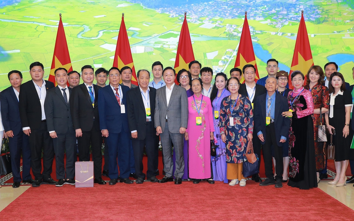 Phó Thủ tướng Trần Hồng Hà chụp ảnh cùng các đại biểu tham dự hội nghị. Ảnh: VGP. Phó Thủ tướng Trần Hồng Hà chụp ảnh cùng các đại biểu tham dự hội nghị. Ảnh: VGP.