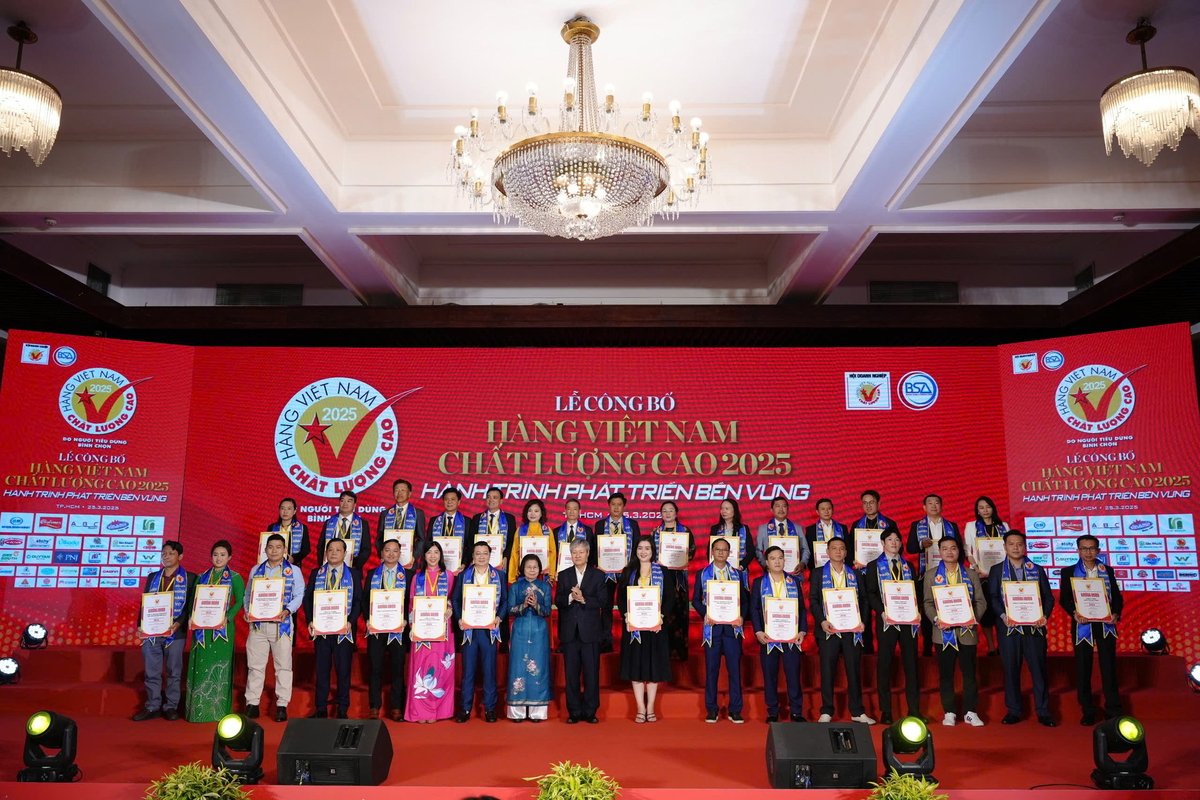 Nafoods đạt chứng nhận Hàng Việt Nam chất lượng cao 2025 với các sản phẩm tiêu dùng và cây giống chanh leo công nghệ cao. Ảnh: Thu Hải. Nafoods đạt chứng nhận Hàng Việt Nam chất lượng cao 2025 với các sản phẩm tiêu dùng và cây giống chanh leo công nghệ cao. Ảnh: Thu Hải.