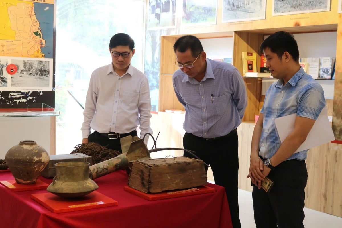 Hiện vật tái hiện những mốc son lịch sử hào hùng của quân và dân Bình Định trong kháng chiến chống Mỹ. Ảnh: BTC. Hiện vật tái hiện những mốc son lịch sử hào hùng của quân và dân Bình Định trong kháng chiến chống Mỹ. Ảnh: BTC.