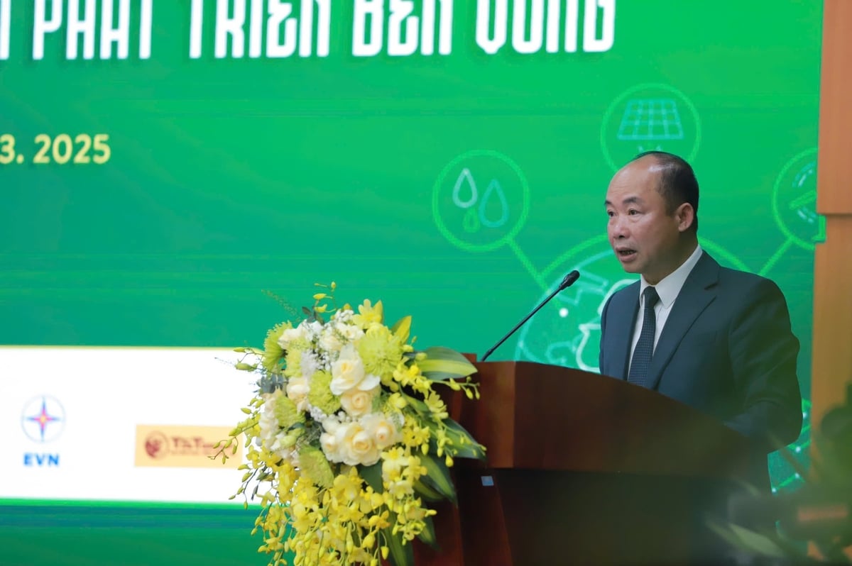 Ông Nguyễn Đình Hoa - Phó Giám đốc Sở Nông nghiệp và Môi trường thành phố Hà Nội chia sẻ về các trọng tâm chuyển đổi xanh của Thủ đô. Ảnh: Trung Nguyên. Ông Nguyễn Đình Hoa - Phó Giám đốc Sở Nông nghiệp và Môi trường thành phố Hà Nội chia sẻ về các trọng tâm chuyển đổi xanh của Thủ đô. Ảnh: Trung Nguyên.