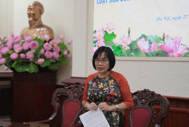 Thứ trưởng Bộ Tư pháp - Đặng Hoàng Oanh phát biểu tại buổi làm việc. Ảnh: T.Quyên Thứ trưởng Bộ Tư pháp - Đặng Hoàng Oanh phát biểu tại buổi làm việc. Ảnh: T.Quyên