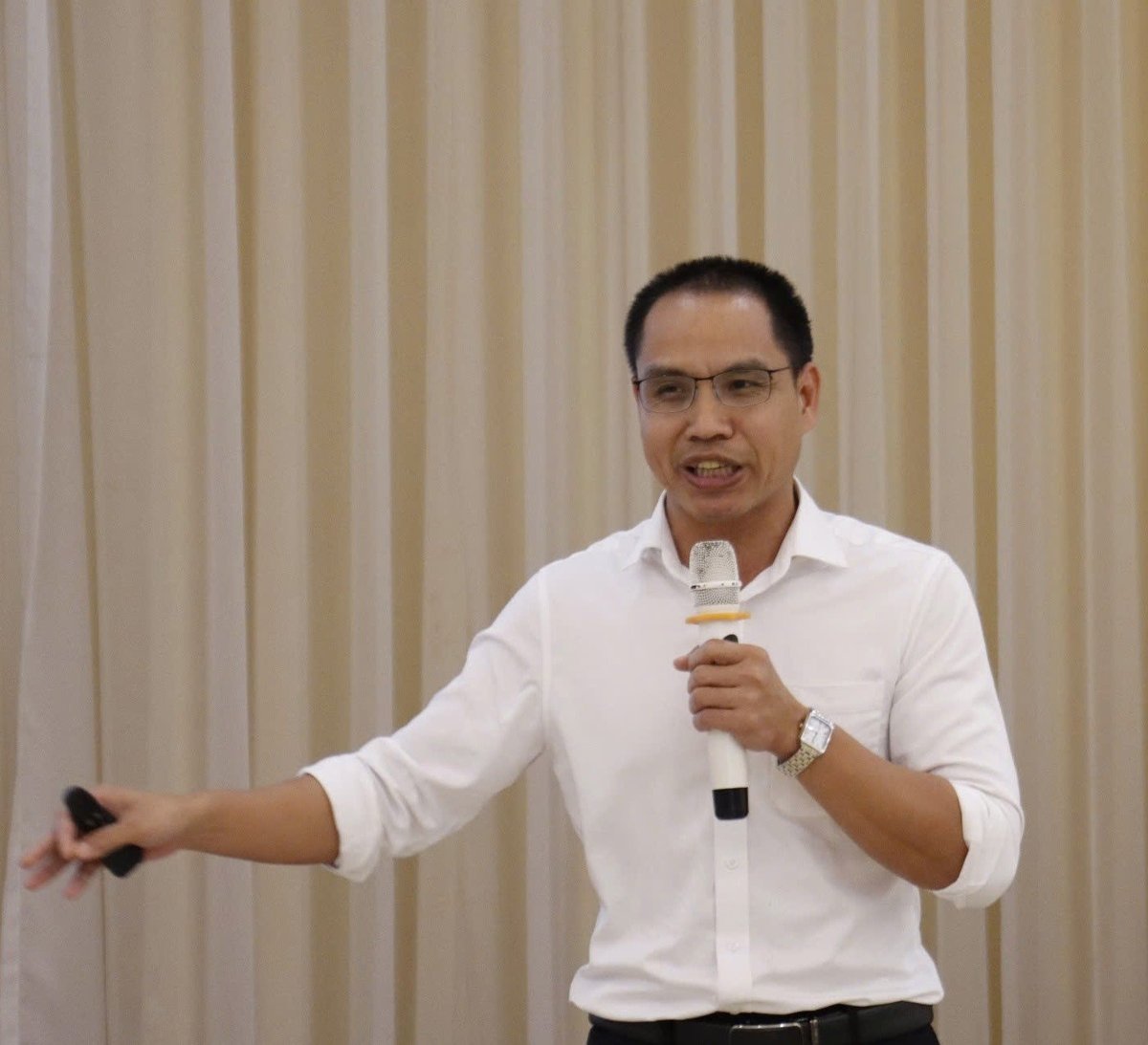 TS Nguyễn Đình Đáp, Viện Hàn lâm Khoa học xã hội Việt Nam cho biết, mỗi giai đoạn trong toàn bộ chuỗi cung ứng thuốc lá đều gây ô nhiễm môi trường. Ảnh: Nguyễn Thủy. TS Nguyễn Đình Đáp, Viện Hàn lâm Khoa học xã hội Việt Nam cho biết, mỗi giai đoạn trong toàn bộ chuỗi cung ứng thuốc lá đều gây ô nhiễm môi trường. Ảnh: Nguyễn Thủy.