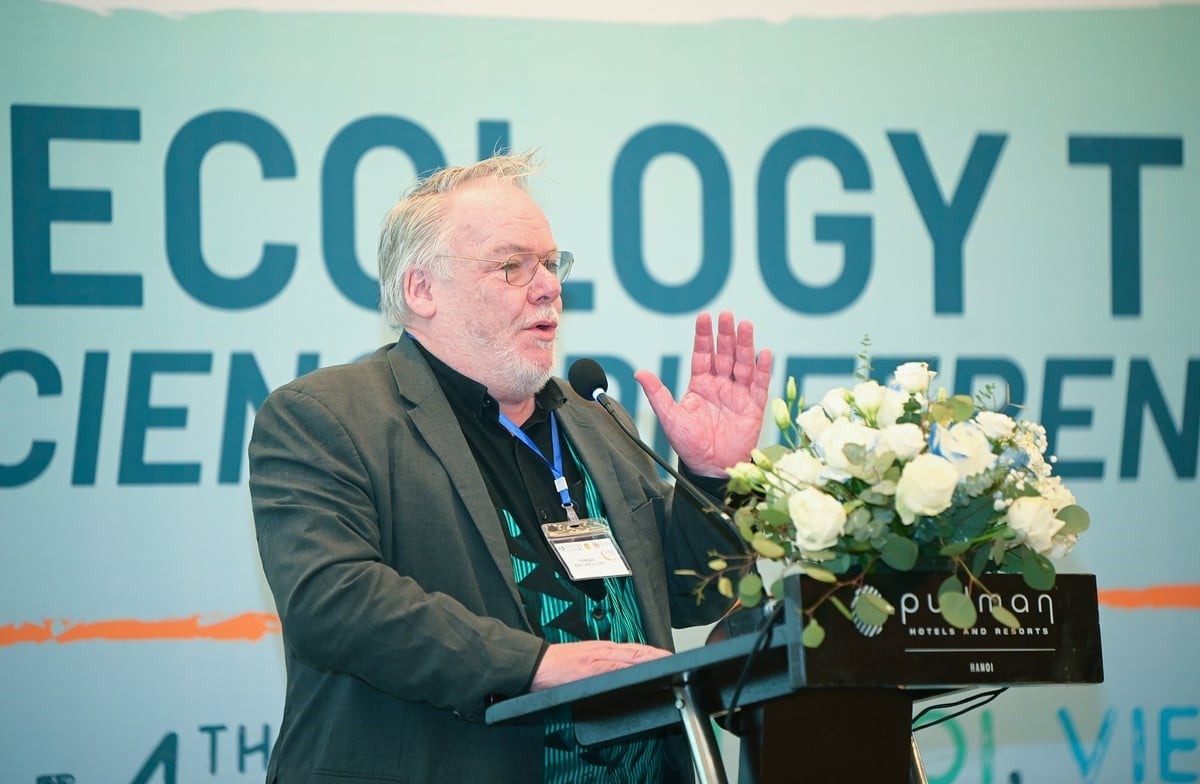 Dr. Fergus Sinclair, co-chair of Agroecology TPP, spoke at the forum. Photo: Tung Dinh.