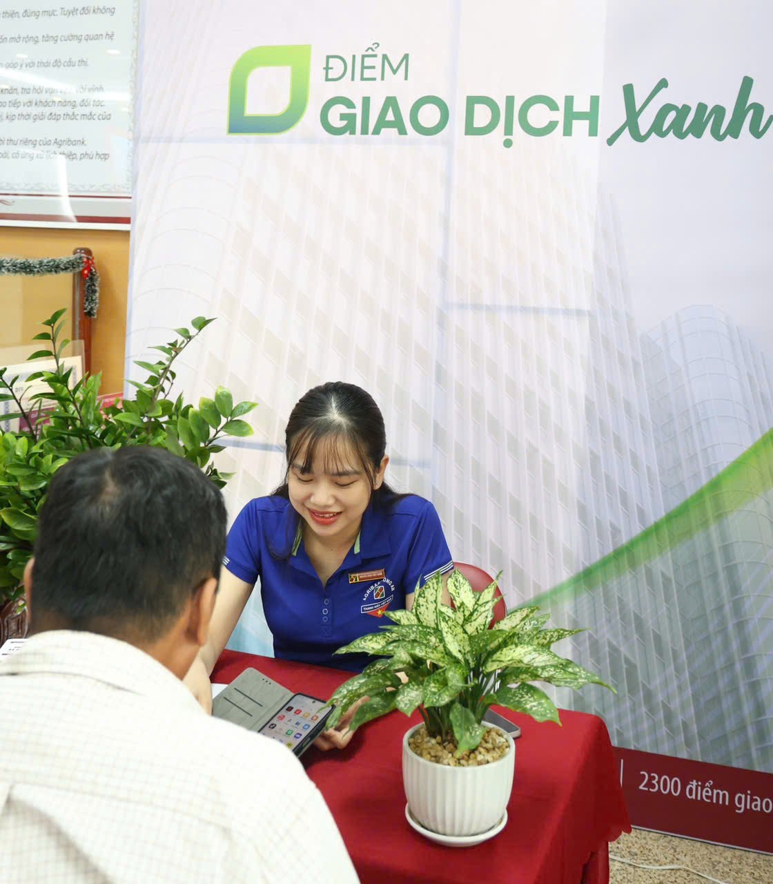 Mỗi cán bộ Agribank đều nghiêm túc thực hiện và triển khai mục tiêu vì Ngân hàng sô, Ngân hành xanh của cộng đồng