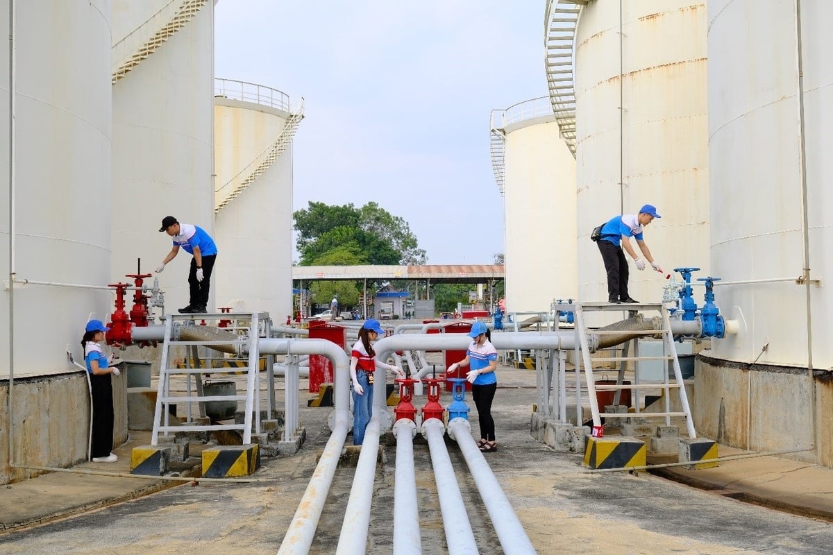 Quyết tâm của tuổi trẻ PVOIL trong việc đồng hành cùng doanh nghiệp nâng cao chất lượng phục vụ khách hàng. Ảnh: PVOIL. Quyết tâm của tuổi trẻ PVOIL trong việc đồng hành cùng doanh nghiệp nâng cao chất lượng phục vụ khách hàng. Ảnh: PVOIL.