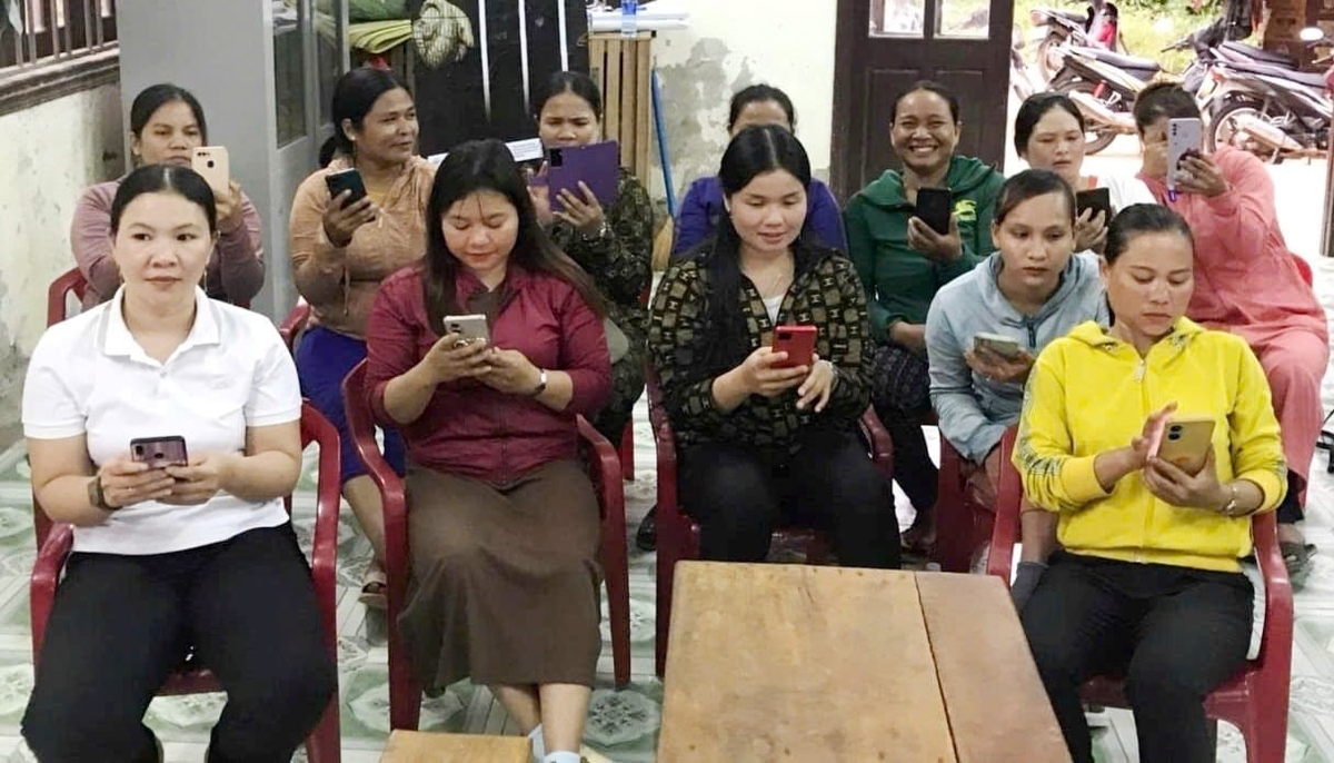 Tập huấn chuyển đổi số cho phụ nữ huyện Nam Giang, tỉnh Quảng Nam. Ảnh: Lan Anh.  