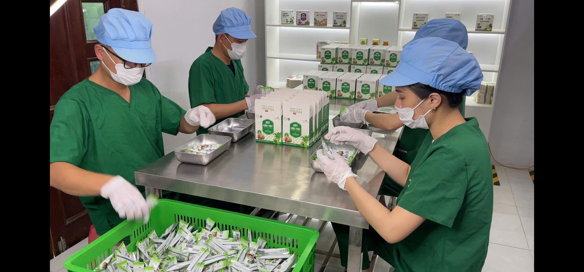 Hiện HTX đang liên kết cung cấp nguyên liệu cho HTX nông nghiệp sạch Hatisa để chế biến sản phẩm bột rau củ. Ảnh: Ánh Nguyệt.
