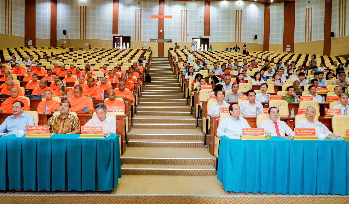 Quang cảnh buổi họp mặt mừng Tết Chôl Chnăm Thmây năm 2025 tại tỉnh Trà Vinh. Ảnh: Văn Dương. Quang cảnh buổi họp mặt mừng Tết Chôl Chnăm Thmây năm 2025 tại tỉnh Trà Vinh. Ảnh: Văn Dương.