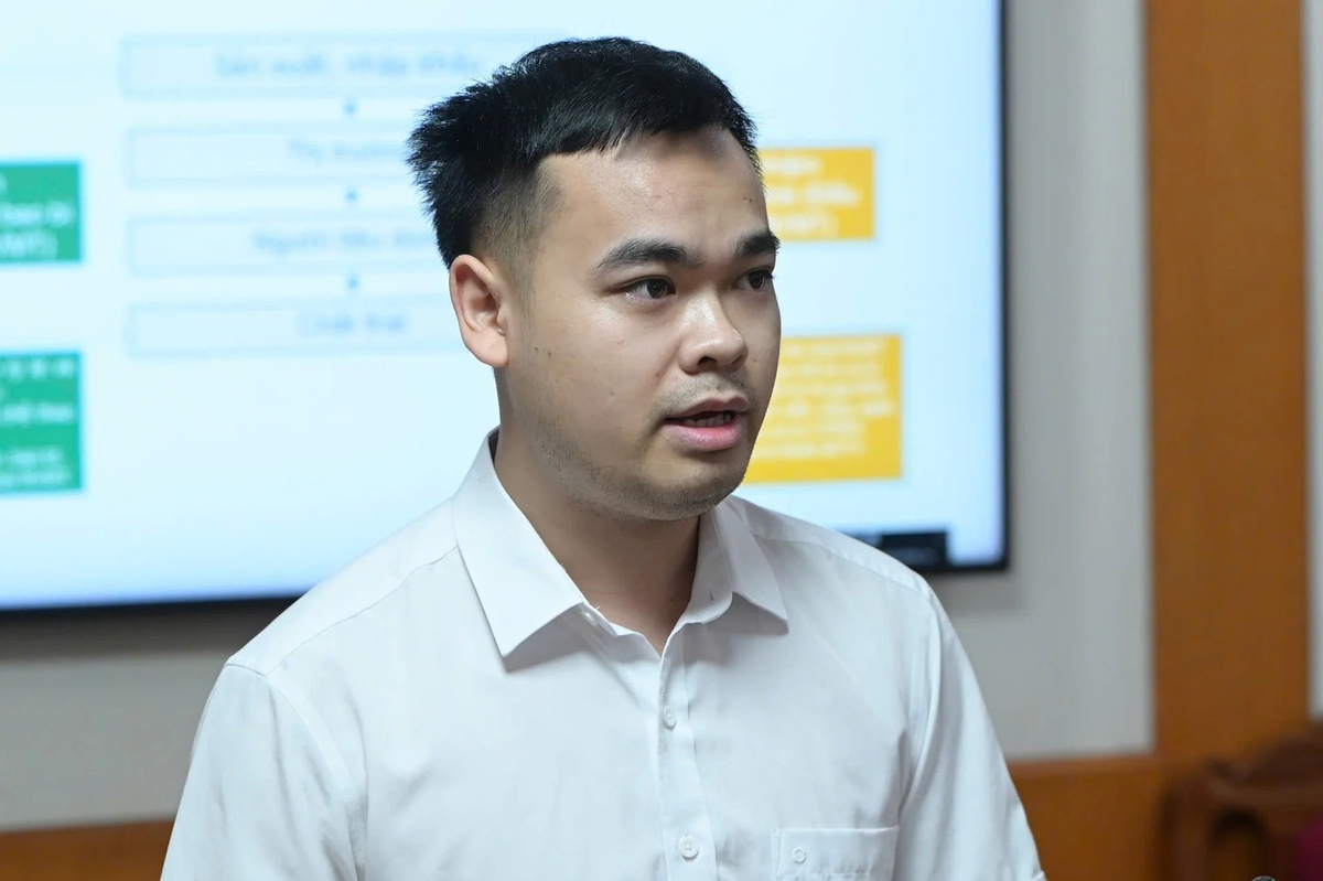 Mr. Nguyen Van Phan, EPR Office, emphasized that the full and timely declaration of recycling and waste treatment responsibility is a mandatory requirement for businesses. Photo: Tung Dinh.