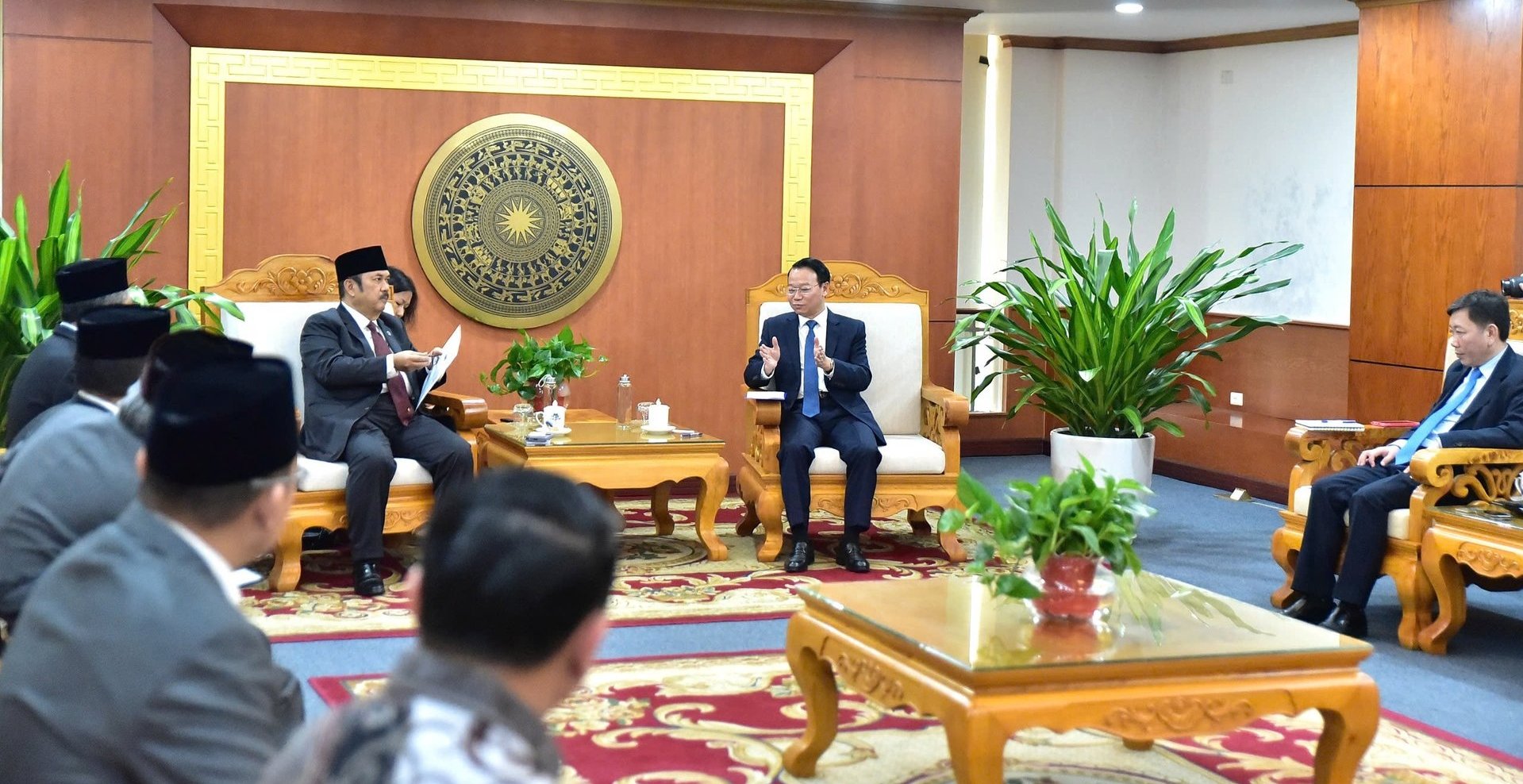 Bộ trưởng Đỗ Đức Duy tiếp Bộ trưởng Bộ Kế hoạch Phát triển Quốc gia Indonesia Rachmat Pambudy. Ảnh: Kiều Chi.