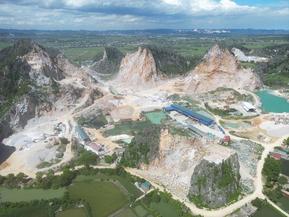 Rà soát, nâng công suất khai thác mỏ phục vụ nhu cầu vật liệu xây dựng của thị trường. Ảnh: Thu Thủy.