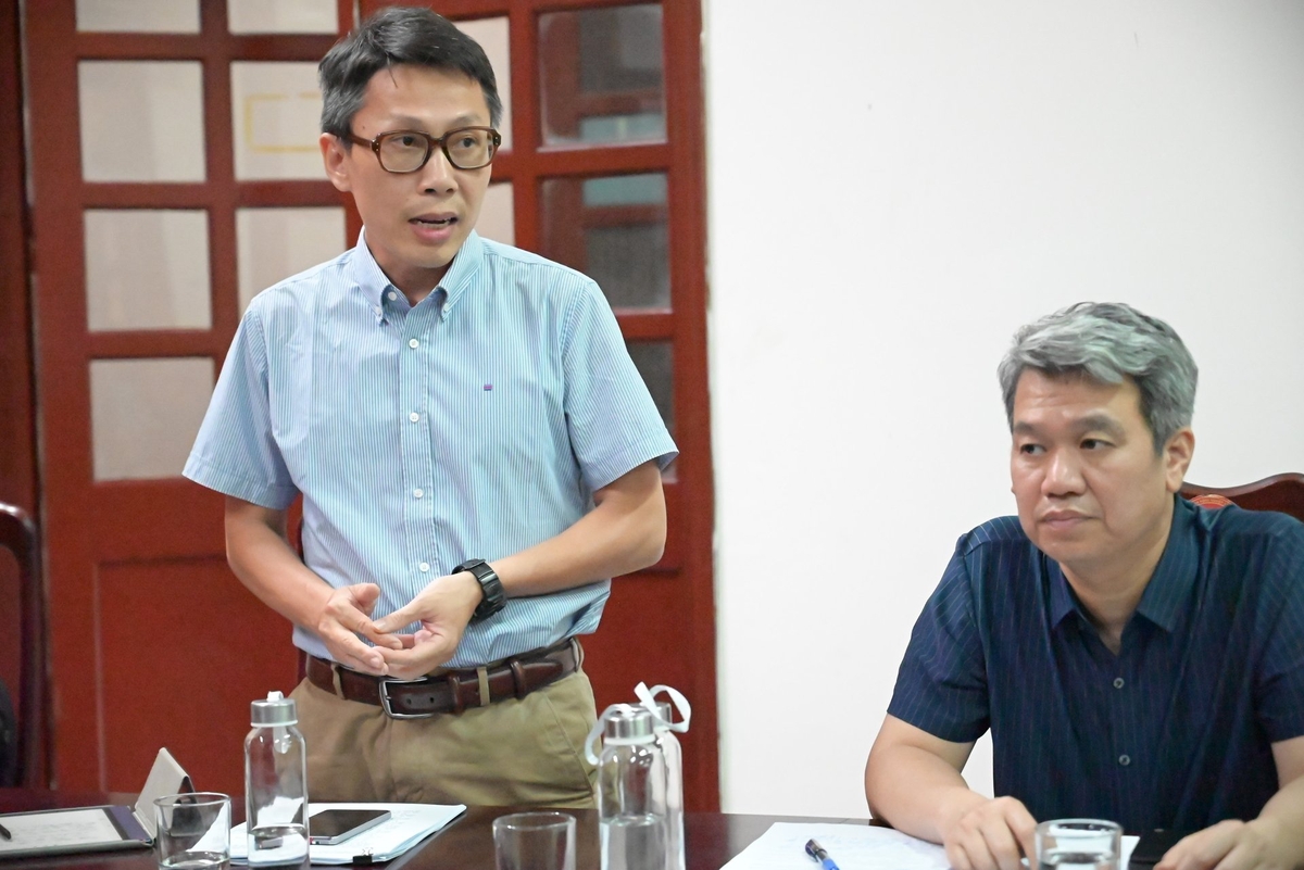 Ông Nguyễn Thái Anh, cán bộ kỹ thuật FAO châu Á - Thái Bình Dương, chia sẻ thông tin liên quan đến Dự án 'Đánh giá tác động hạn hán vùng Tây Nguyên, Việt Nam'. Ảnh: Phạm Hoài. Ông Nguyễn Thái Anh, cán bộ kỹ thuật FAO châu Á - Thái Bình Dương, chia sẻ thông tin liên quan đến Dự án 'Đánh giá tác động hạn hán vùng Tây Nguyên, Việt Nam'. Ảnh: Phạm Hoài.