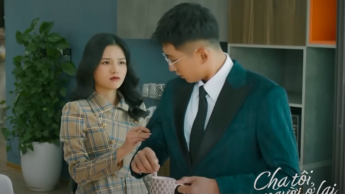 Đại lại bị gái tiếp cận. Ảnh CMH Đại lại bị gái tiếp cận. Ảnh CMH