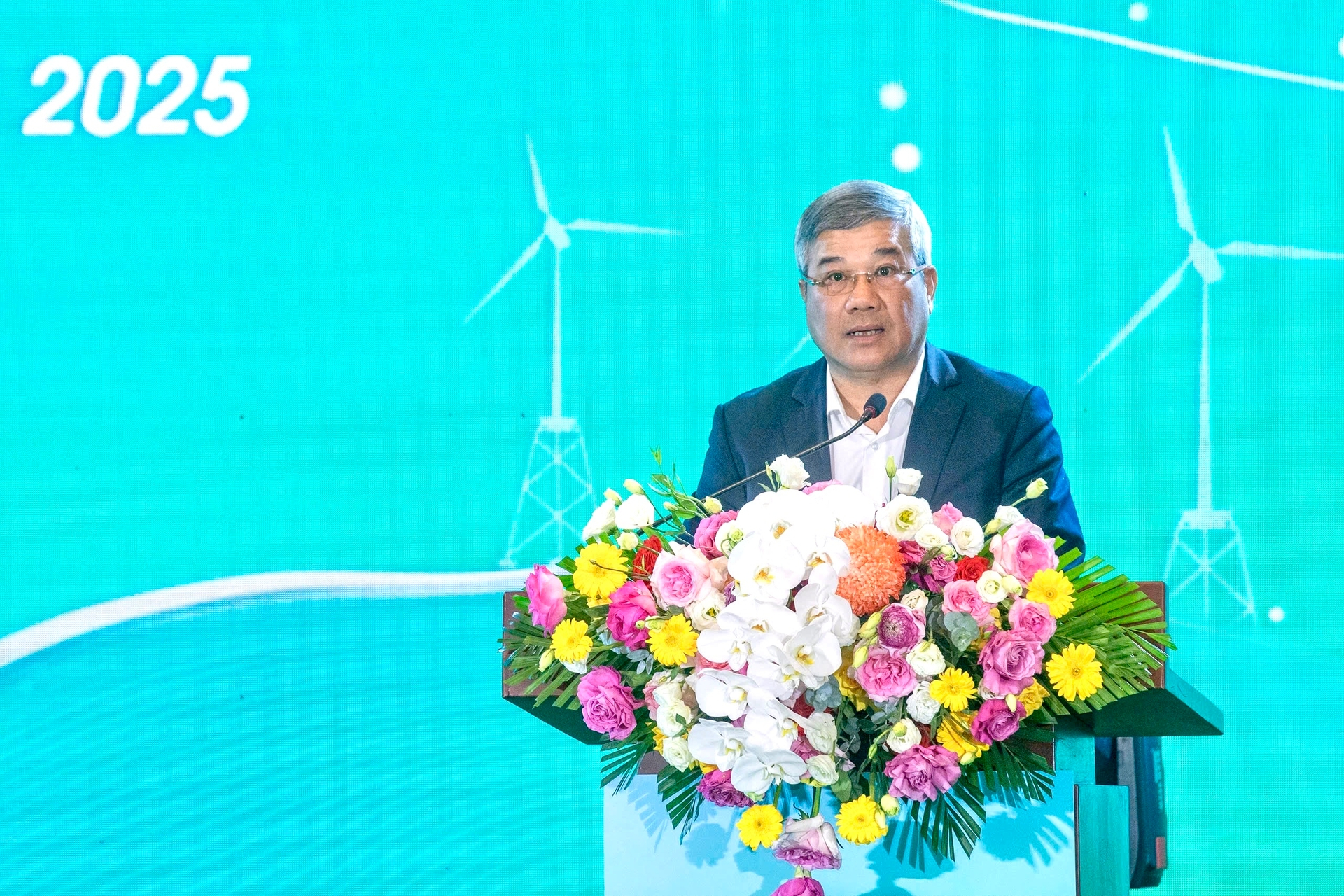 Phó Tổng Giám đốc Petrovietnam Đỗ Chí Thanh cho hay, việc đổi tên thành Petrovietnam là bước ngoặt mới của Tập đoàn, đòi hỏi các cấp lãnh đạo cùng tổ chức công đoàn, người lao động Petrovietnam cần quyết tâm nỗ lực và sáng tạo hơn nữa trong giai đoạn tới. Ảnh: Hồng Thắm.