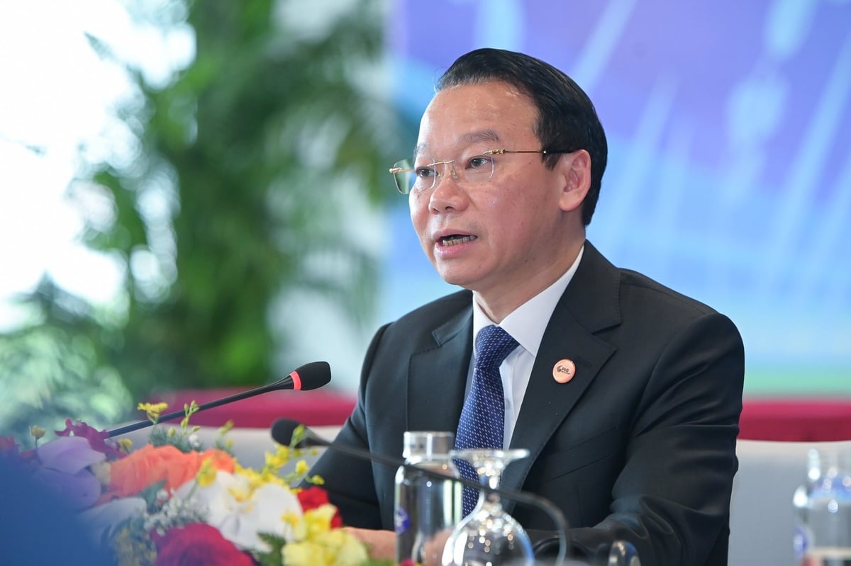 Bộ trưởng Đỗ Đức Duy đề cập đến 5 giải pháp cụ thể có thể hành động ngay để chuyển đổi hệ thống lương thực. Ảnh: Tùng Đinh.