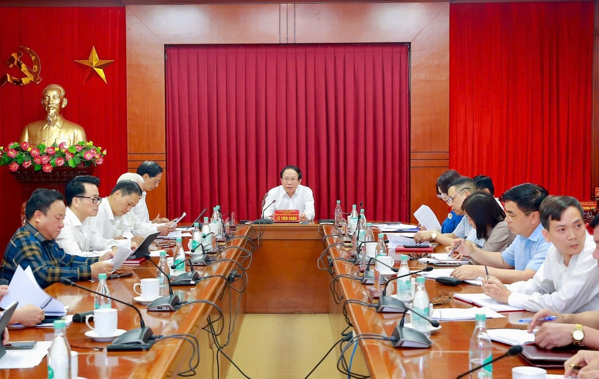 Ông Lê Tiến Châu - Ủy viên Trung ương Đảng, Bí thư Thành ủy Hải Phòng, Trưởng Ban chỉ đạo chủ trì cuộc họp. Ảnh: Đàm Thanh.