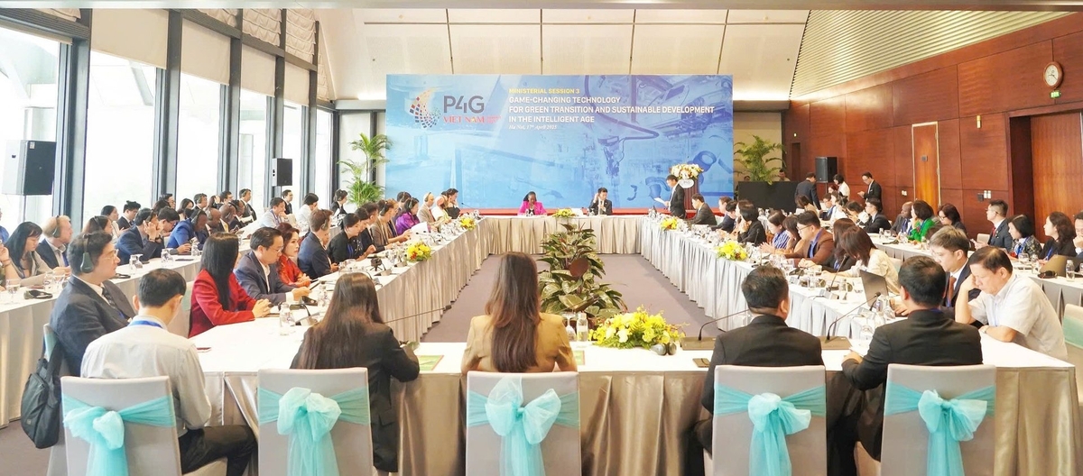 Phiên thảo luận cấp Bộ trưởng với chủ đề: 'Công nghệ đột phá chuyển đổi xanh và phát triển bền vững trong kỷ nguyên thông minh', do Bộ trưởng Bộ KHCN Nguyễn Mạnh Hùng chủ trì. Ảnh: Minh Khang.