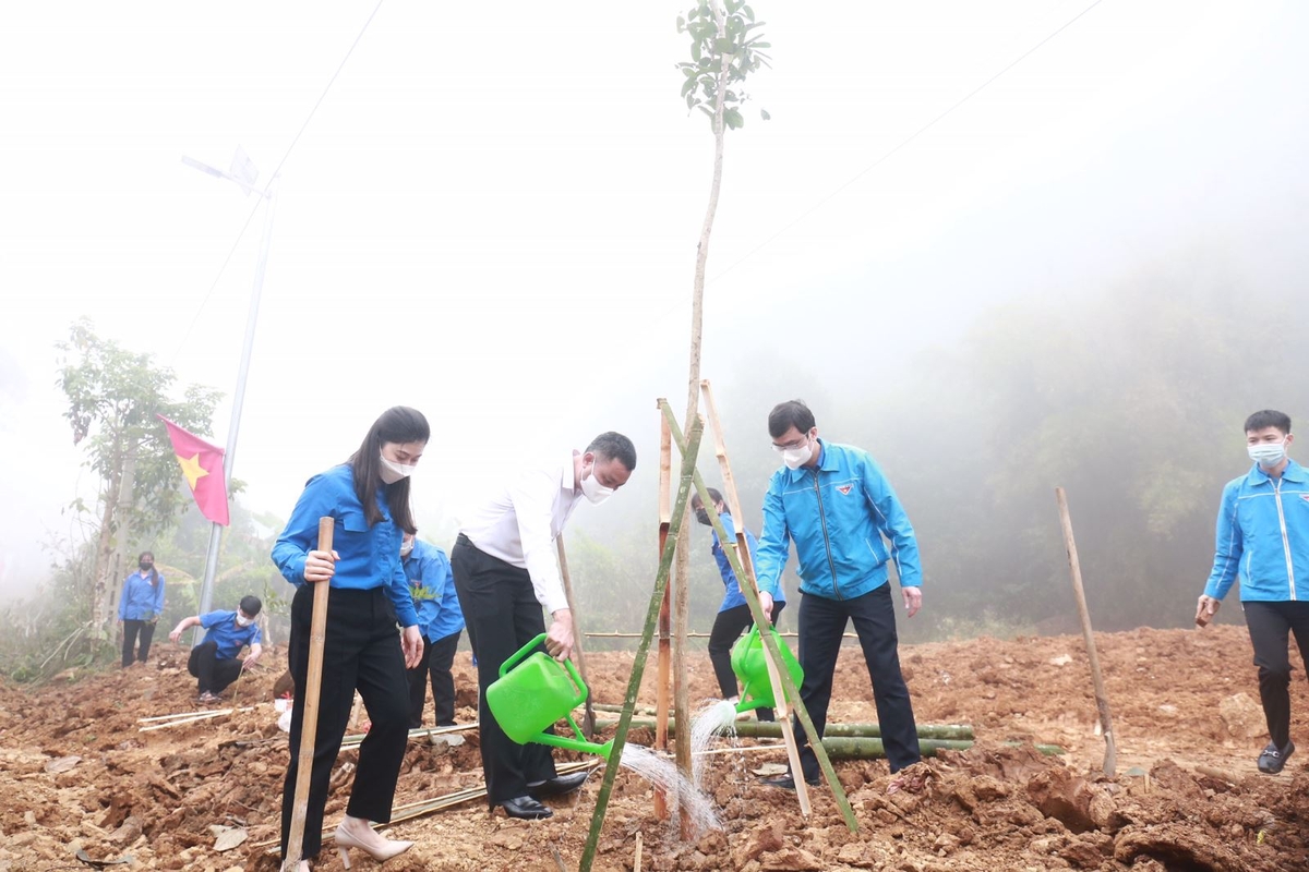 Phong trào 'Tuổi trẻ chung tay xây dựng nông thôn mới' đã được cụ thể hóa bằng hàng loạt hoạt động thiết thực. Ảnh: BA. Phong trào 'Tuổi trẻ chung tay xây dựng nông thôn mới' đã được cụ thể hóa bằng hàng loạt hoạt động thiết thực. Ảnh: BA.