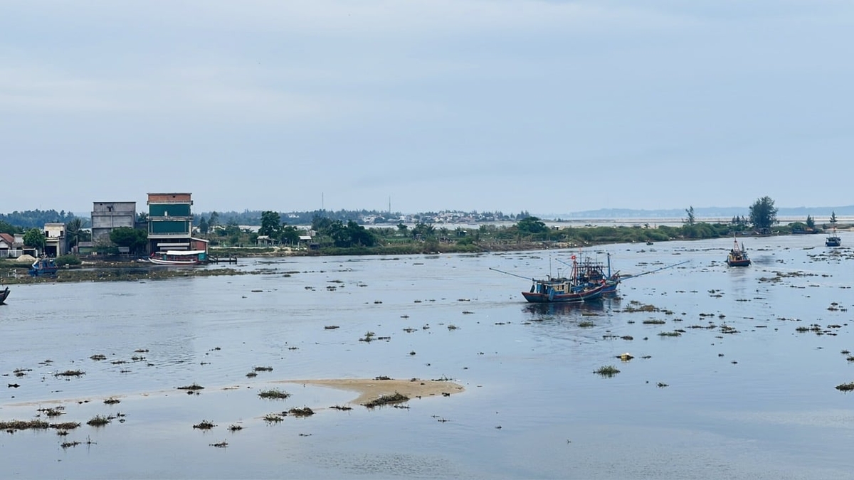 Cửa Lở bị bồi lấp. Ảnh: Văn Hà. Cửa Lở bị bồi lấp. Ảnh: Văn Hà.