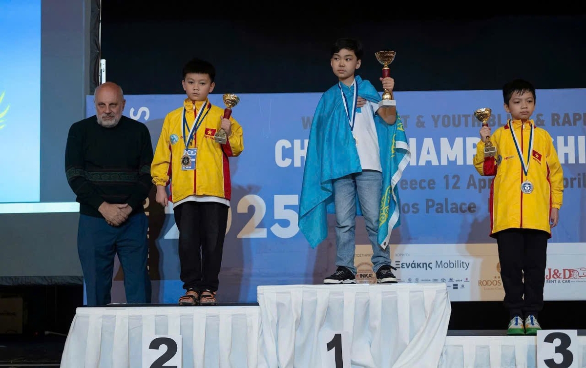 Trao giải nội dung U10 nam tại giải. Ảnh: Nguyễn Minh. Trao giải nội dung U10 nam tại giải. Ảnh: Nguyễn Minh.