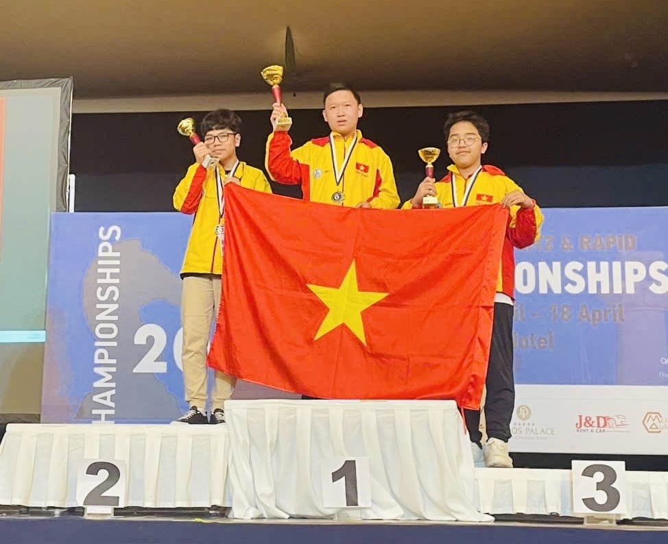 Trao giải nội dung U14 cờ nhanh nam tại giải. Ảnh: Nguyễn Minh. Trao giải nội dung U14 cờ nhanh nam tại giải. Ảnh: Nguyễn Minh.