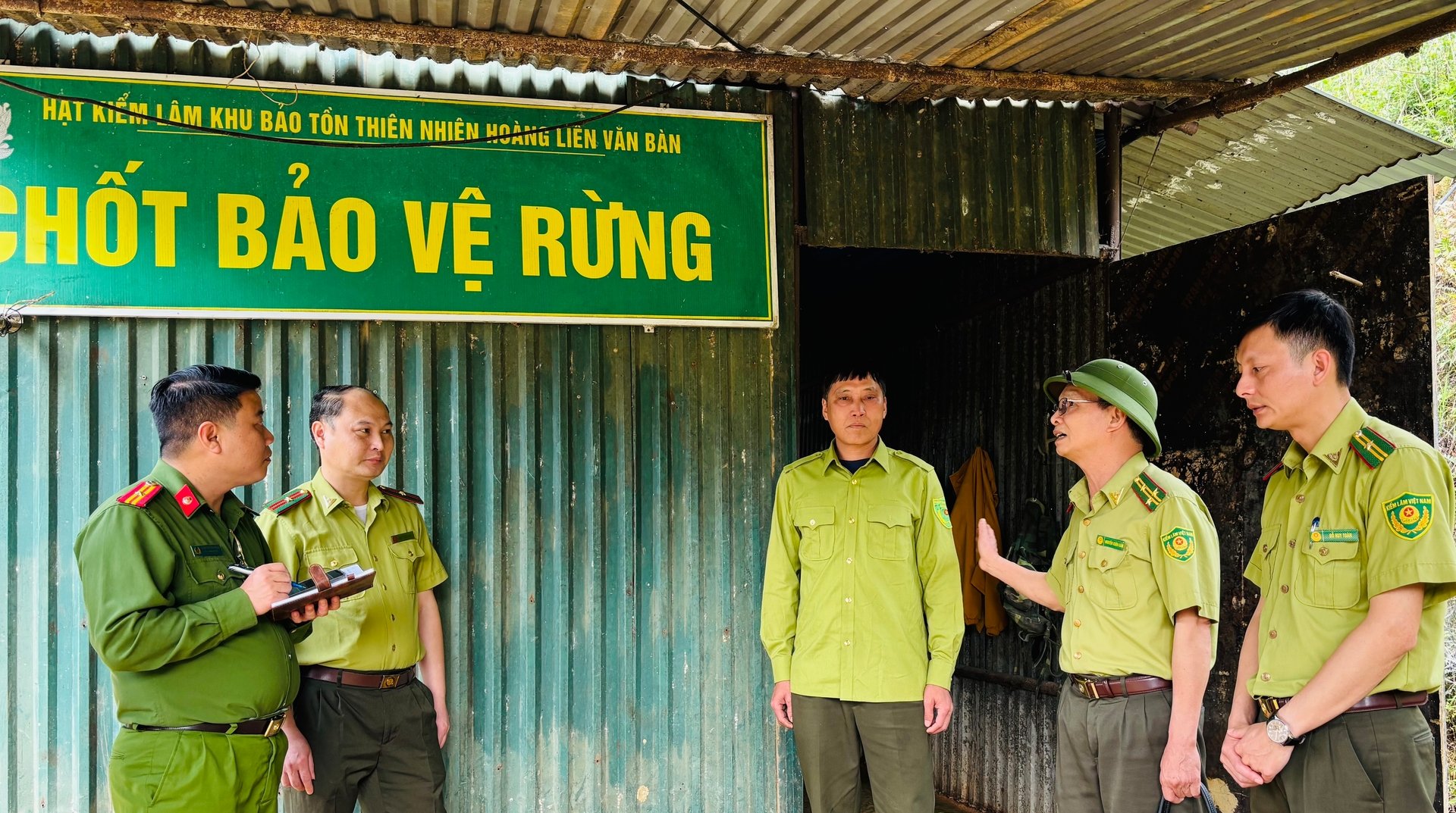 Chi cục Kiểm lâm tỉnh Lào Cai kiểm tra đột xuất công tác bảo vệ, phòng cháy chữa cháy rừng. Ảnh: H.Đ. Chi cục Kiểm lâm tỉnh Lào Cai kiểm tra đột xuất công tác bảo vệ, phòng cháy chữa cháy rừng. Ảnh: H.Đ.