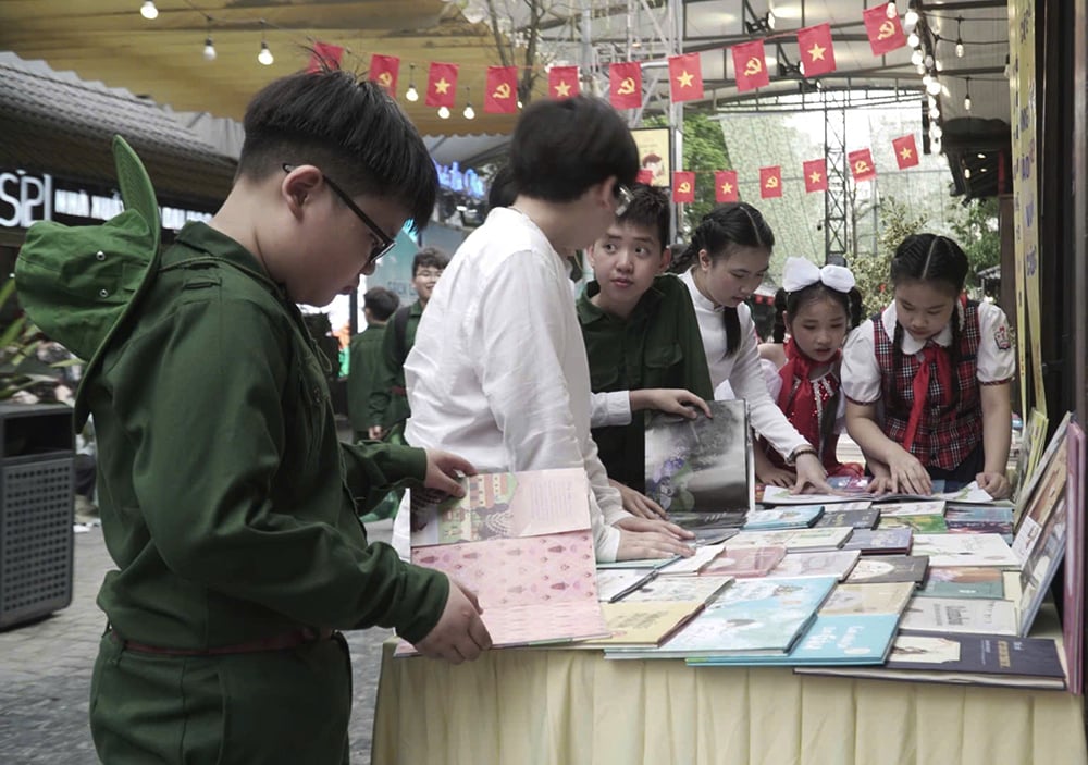 Ngày Sách và Văn hóa đọc 2025 lan tỏa tình yêu sách phát triển văn hóa đọc trong xã hội. Ảnh: Xuân Hà.
