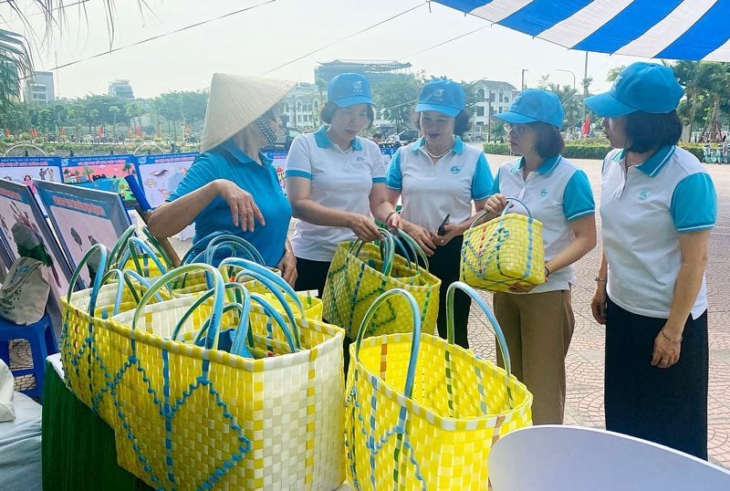 Tiêu dùng xanh không còn là lựa chọn mà là xu hướng tất yếu. Ảnh minh hoạ. Tiêu dùng xanh không còn là lựa chọn mà là xu hướng tất yếu. Ảnh minh hoạ.