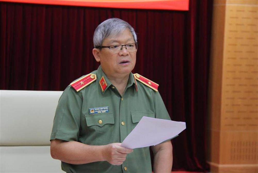 Thiếu tướng Hoàng Anh Tuyên, Phó Chánh Văn phòng Bộ Công an, người phát ngôn Bộ Công an, khuyến cáo người dân không nên mù quáng tin vào người nổi tiếng. Ảnh: Cổng thông tin điện tử Bộ Công an. Thiếu tướng Hoàng Anh Tuyên, Phó Chánh Văn phòng Bộ Công an, người phát ngôn Bộ Công an, khuyến cáo người dân không nên mù quáng tin vào người nổi tiếng. Ảnh: Cổng thông tin điện tử Bộ Công an.