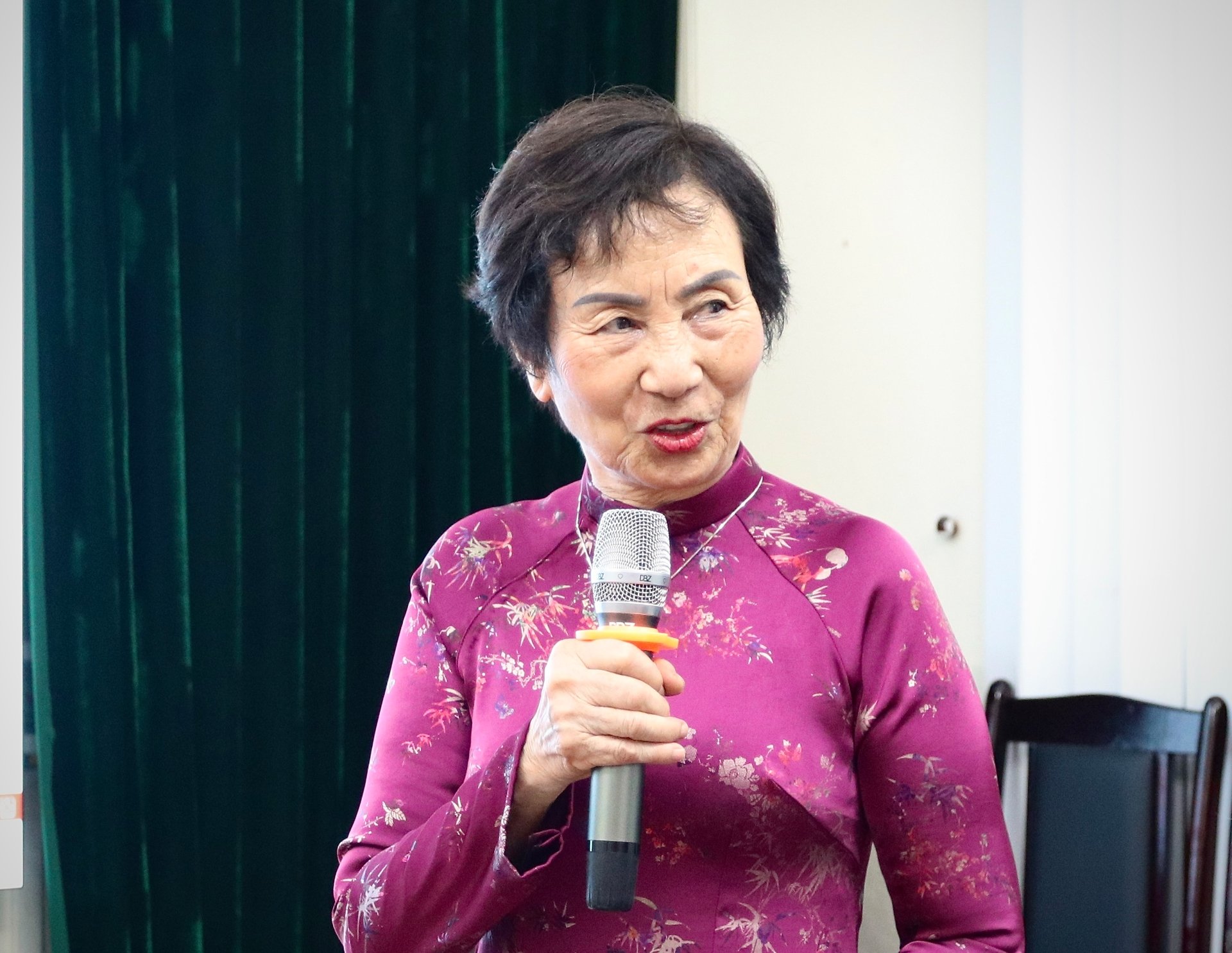 PGS.TS. Bùi Thị An cho rằng, phụ nữ không chỉ quyết định phần lớn chi tiêu gia đình mà còn định hướng thói quen tiêu dùng của các thành viên. Ảnh: Hoài Thơ. PGS.TS. Bùi Thị An cho rằng, phụ nữ không chỉ quyết định phần lớn chi tiêu gia đình mà còn định hướng thói quen tiêu dùng của các thành viên. Ảnh: Hoài Thơ.