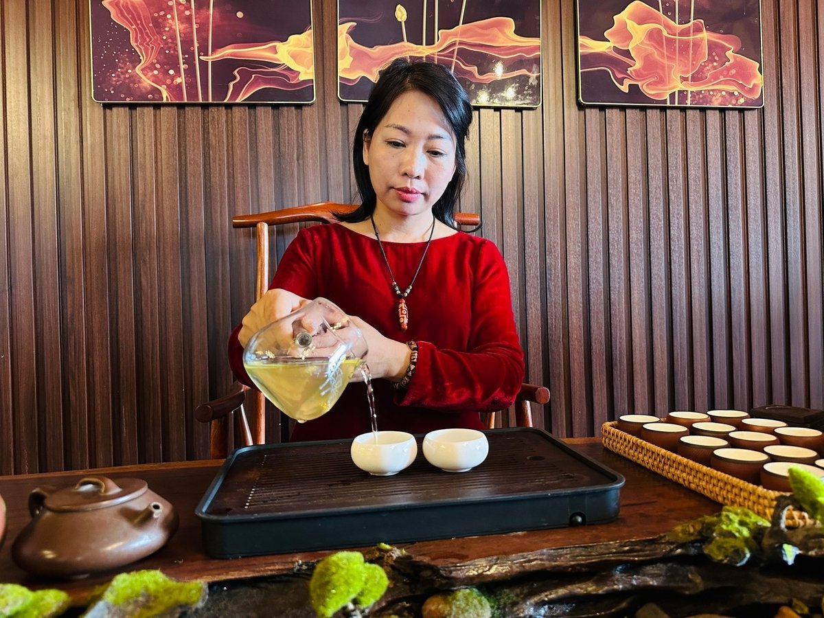 Bà Nguyễn Thị Hương Vân - Chủ tịch HĐQT HTX Hương Vân Trà. Ảnh: Quang Linh. Bà Nguyễn Thị Hương Vân - Chủ tịch HĐQT HTX Hương Vân Trà. Ảnh: Quang Linh.