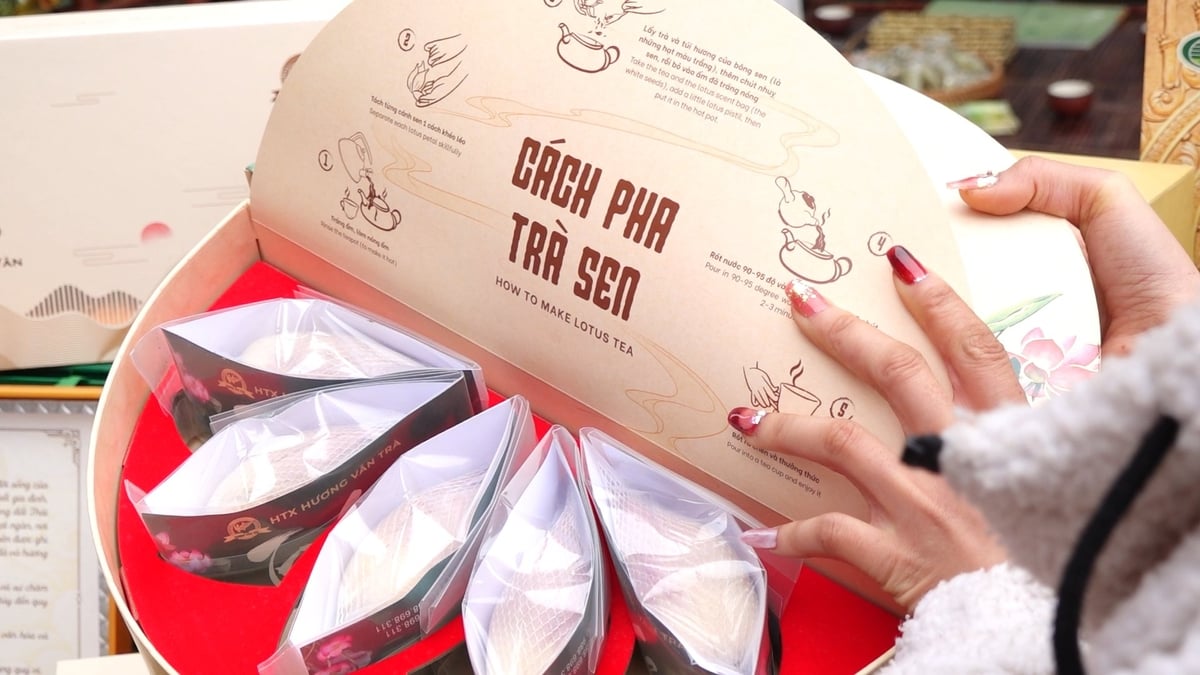 HTX Hương Vân Trà rất chú trọng tới thiết kế bao bì sản phẩm. Ảnh: Quang Linh. HTX Hương Vân Trà rất chú trọng tới thiết kế bao bì sản phẩm. Ảnh: Quang Linh.