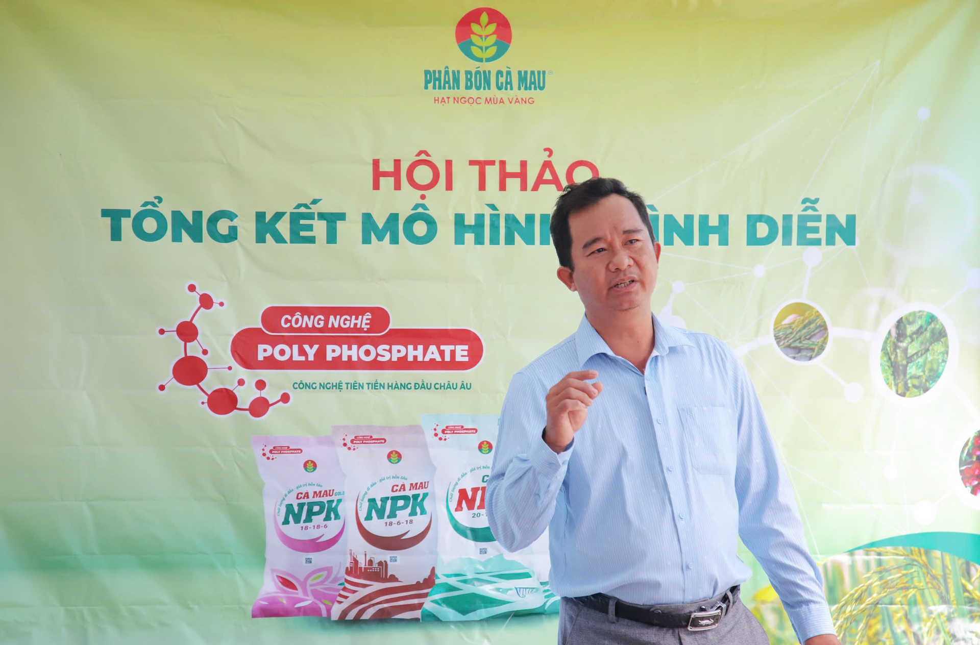 Ông Võ Thành Nghĩa, đại diện Trung tâm Dịch vụ Nông nghiệp tỉnh Long An phát biểu tại hội thảo. Ông Võ Thành Nghĩa, đại diện Trung tâm Dịch vụ Nông nghiệp tỉnh Long An phát biểu tại hội thảo.
